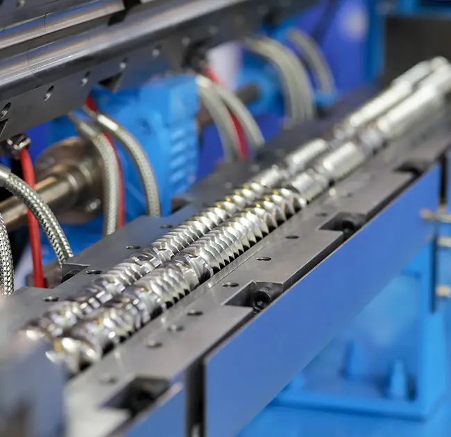 Arbeidsprosessen og driftsforholdsregler for skumgranulatoren med to skruer